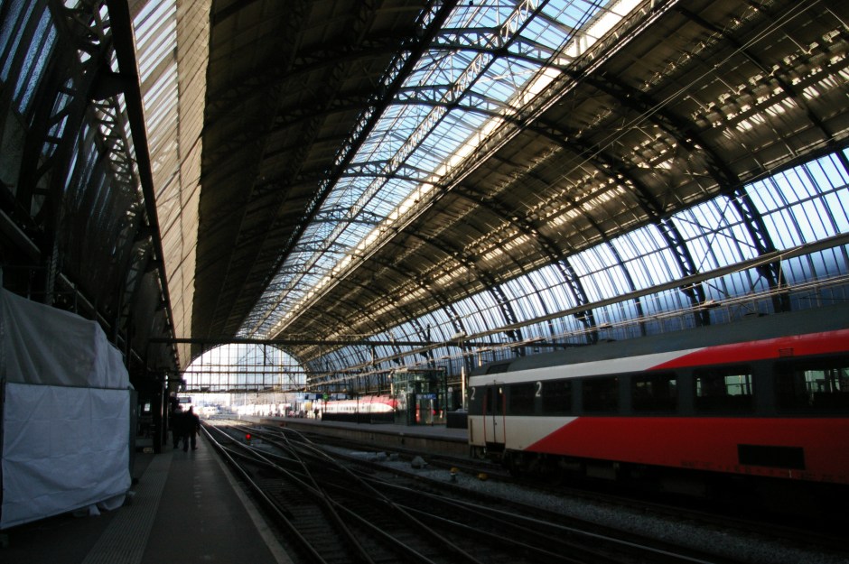 01. Amsterdam Central Track 10-11