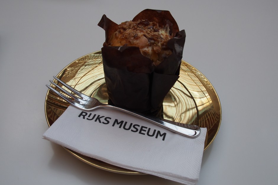 A muffin in the Rijksmuseum...